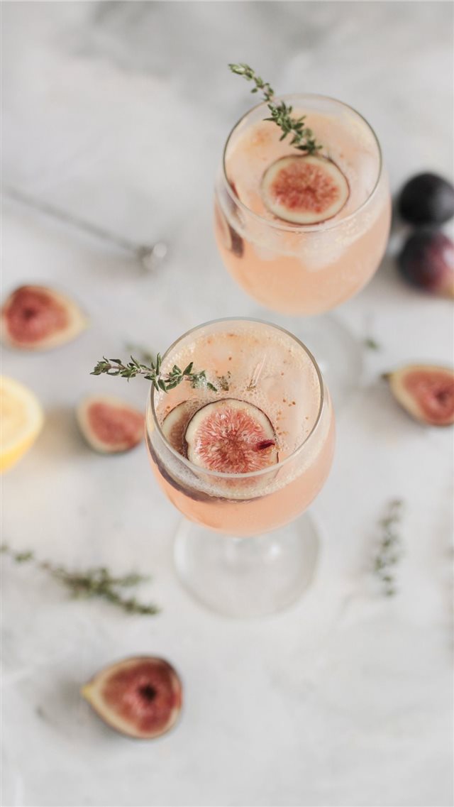 Fig and thyme spritz iPhone 8 wallpaper 