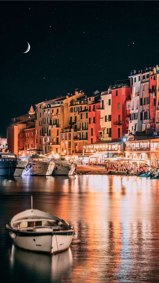 Italian riviera by night iPhone 8 wallpaper 