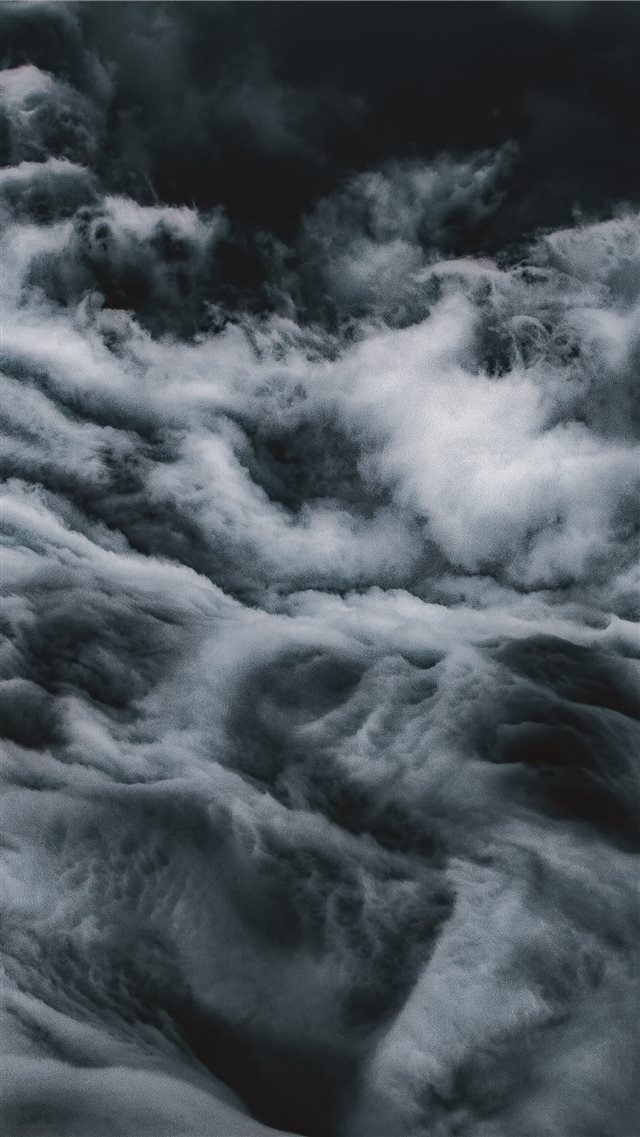 Ocean of clouds iPhone 8 wallpaper 