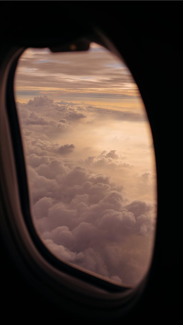 Up in the air iPhone SE wallpaper 