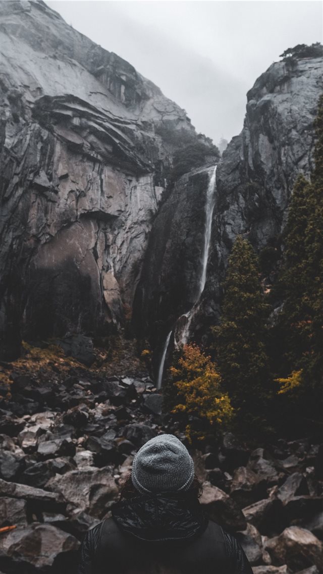 Yosemite Fall iPhone 8 wallpaper 