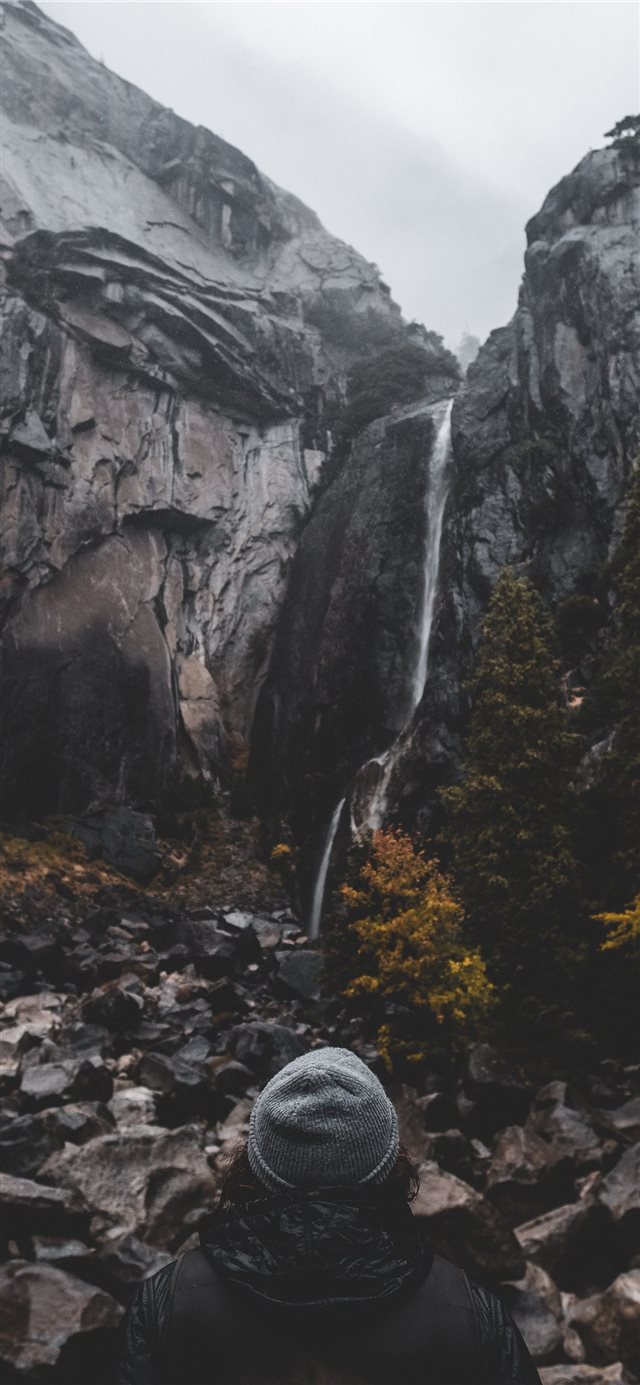 Yosemite Fall iPhone X wallpaper 