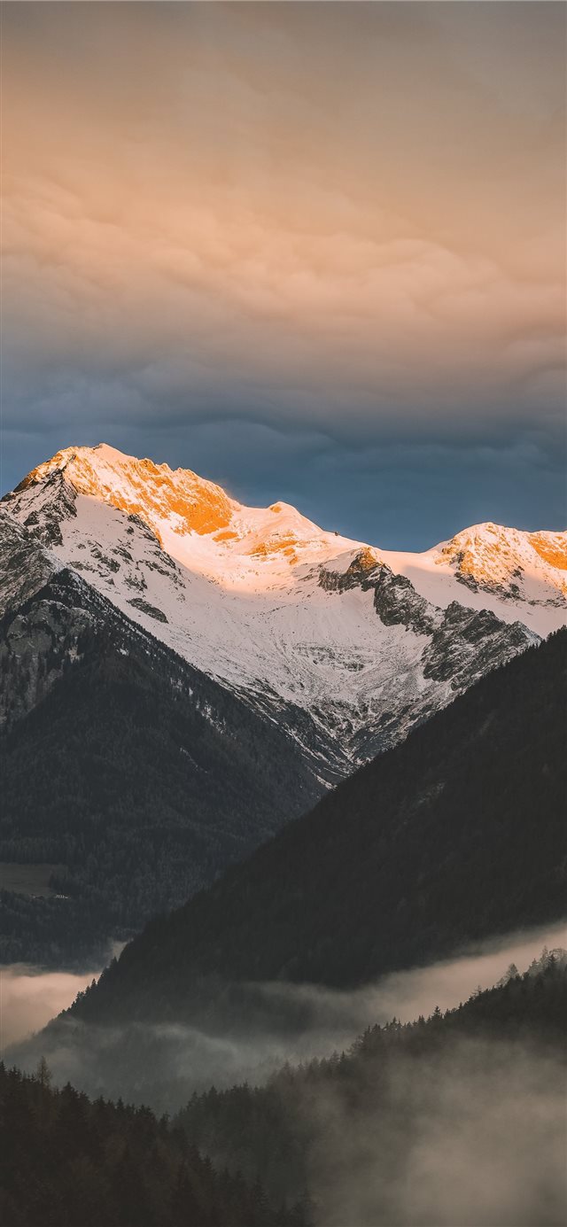 Schwarzenstein summit  Zillertal Alps  Italy iPhone X wallpaper 