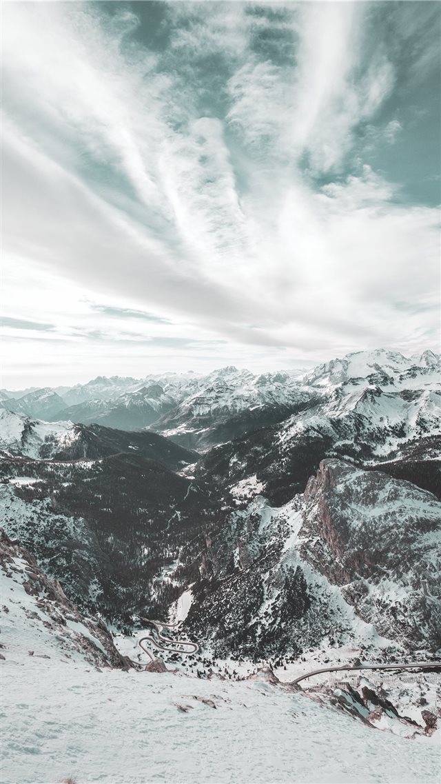 Windy clouds iPhone 8 wallpaper 