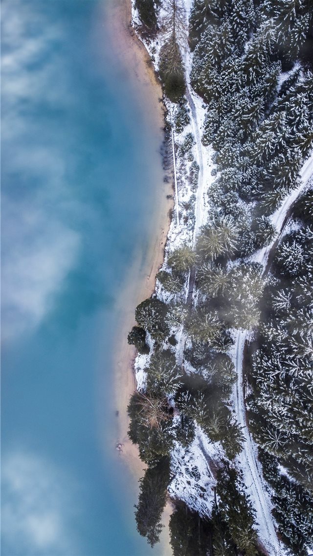 Braies Lake  Italy iPhone 8 wallpaper 