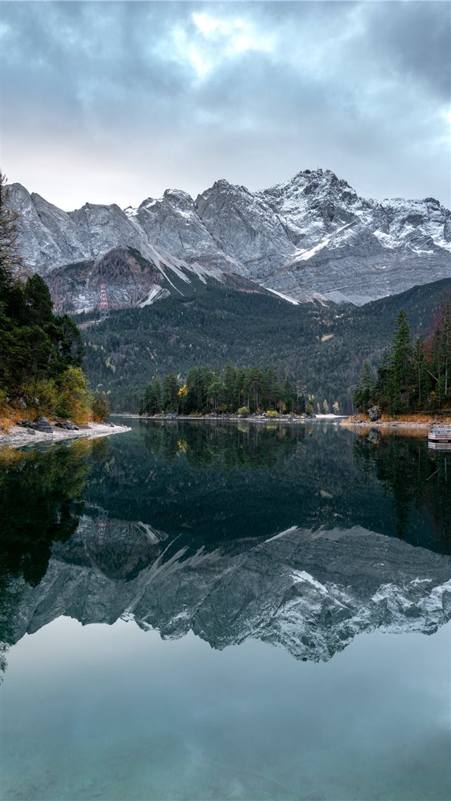 Perfect Reflection of the Zugspitze iPhone 8 wallpaper 