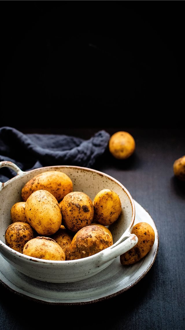 Potato bowl iPhone 8 wallpaper 