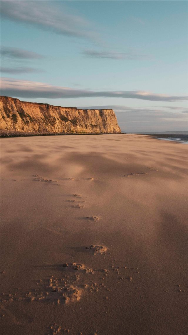 sand dunes by the sea iPhone SE wallpaper 