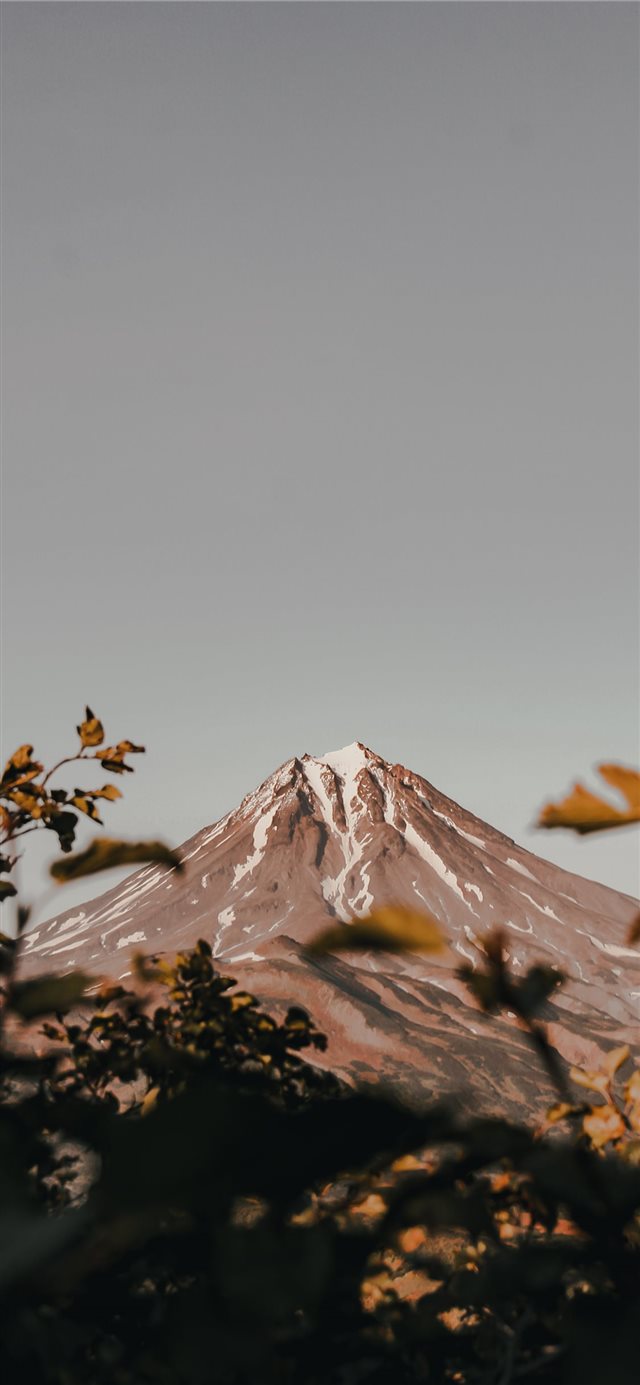 Autumn  Vilyuchinsky volcano  iPhone X wallpaper 