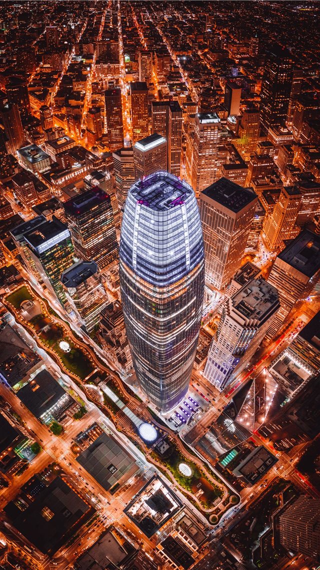 San Francisco's tallest skyscraper at night  iPhone 8 wallpaper 