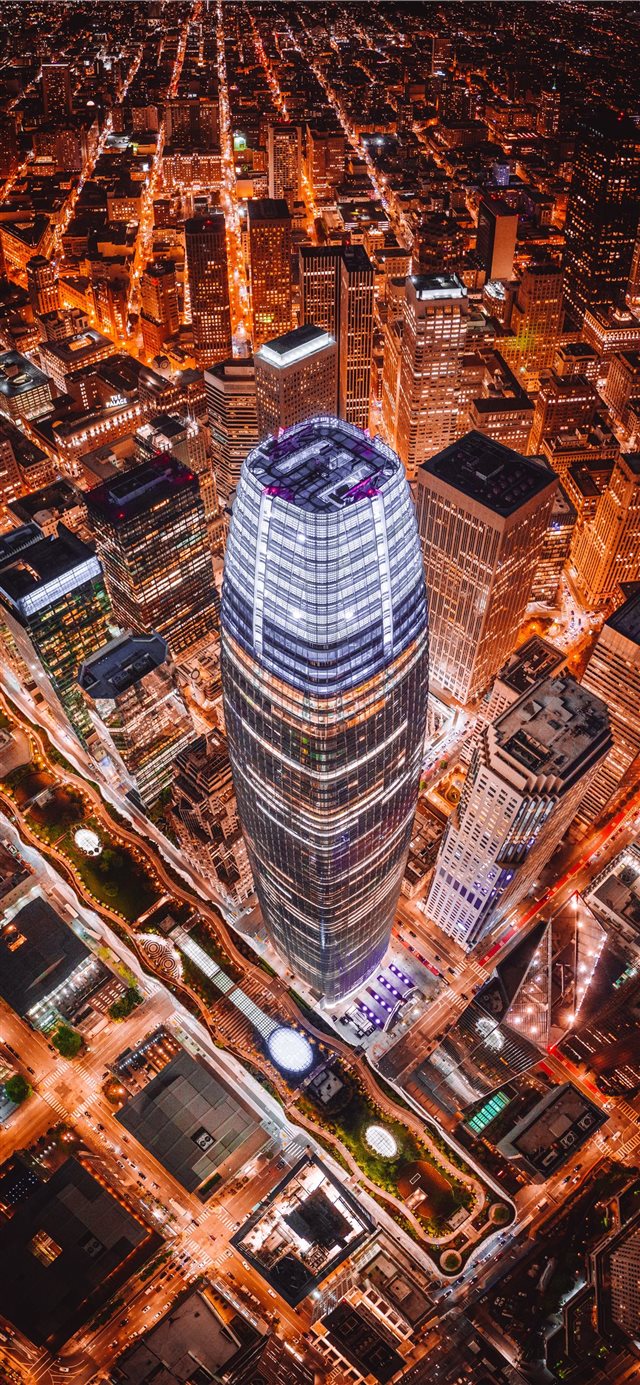 San Francisco's tallest skyscraper at night  iPhone X wallpaper 