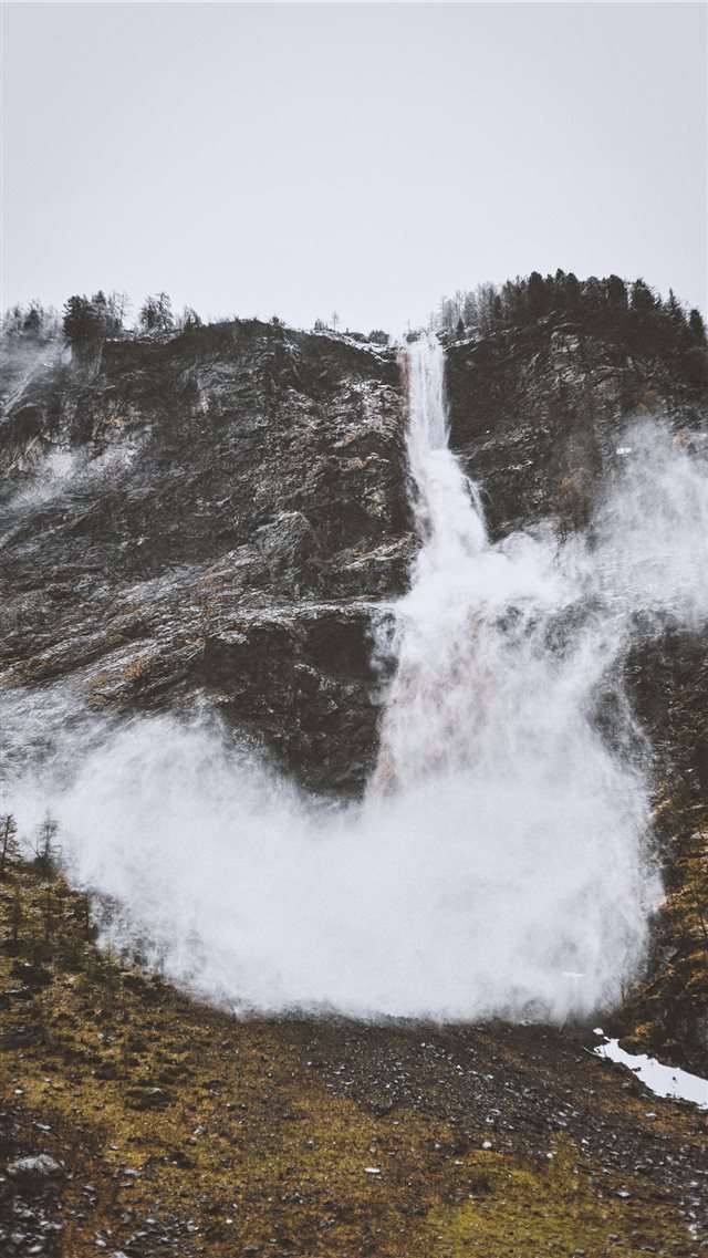 Three minutes before the avalanche left  I was at ... iPhone 8 wallpaper 