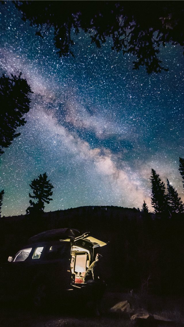 Waking up at 4AM to capture the stars in remote we... iPhone 8 wallpaper 