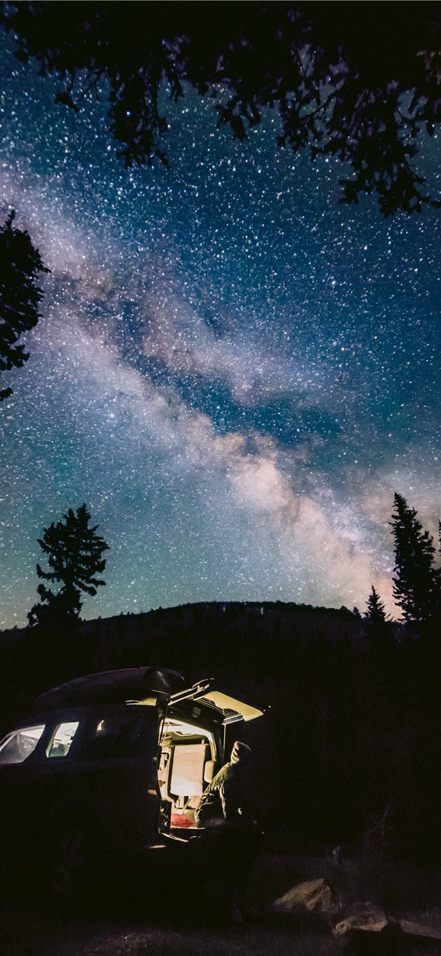 Waking up at 4AM to capture the stars in remote we... iPhone X wallpaper 