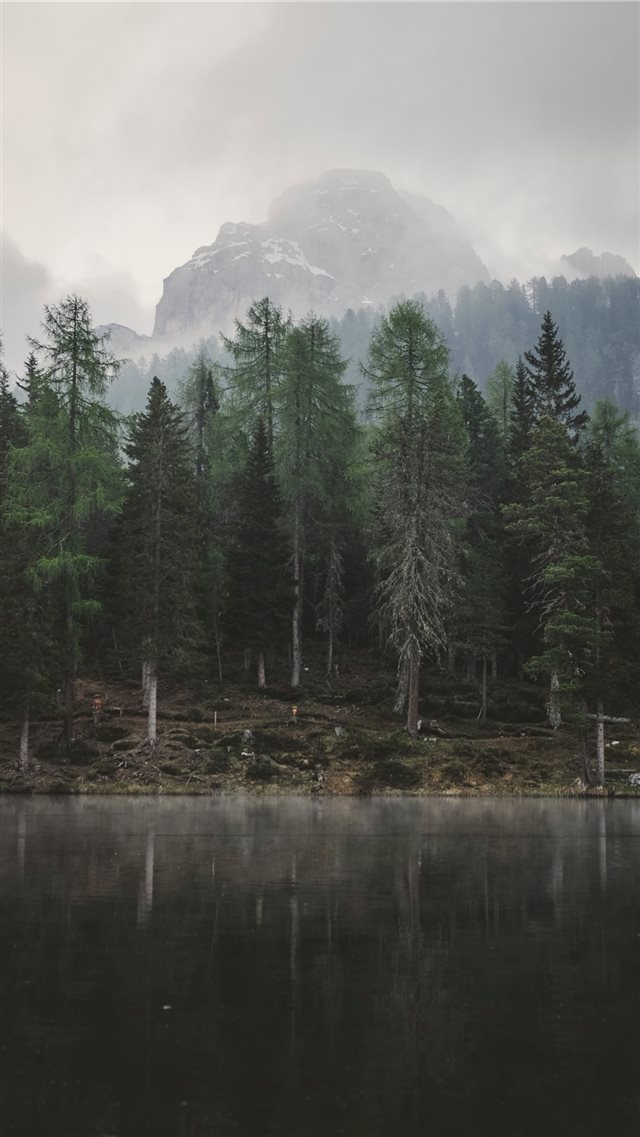 Lake Antorno! iPhone SE wallpaper 