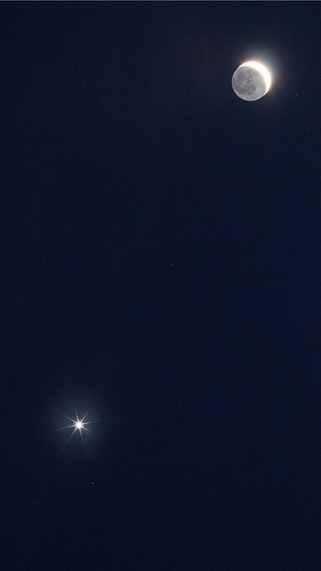 Moon and Venus iPhone SE wallpaper 
