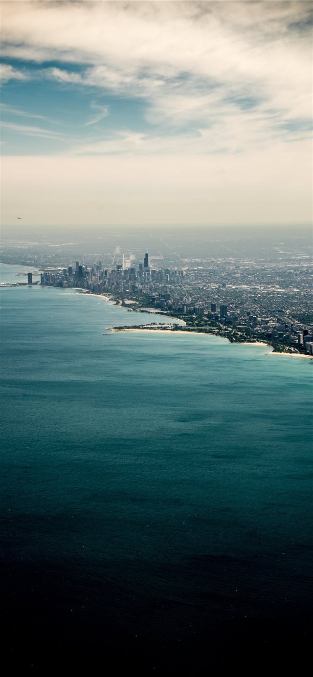 The skyline of Chicago  Illinois  USA  as seen fro... iPhone X wallpaper 