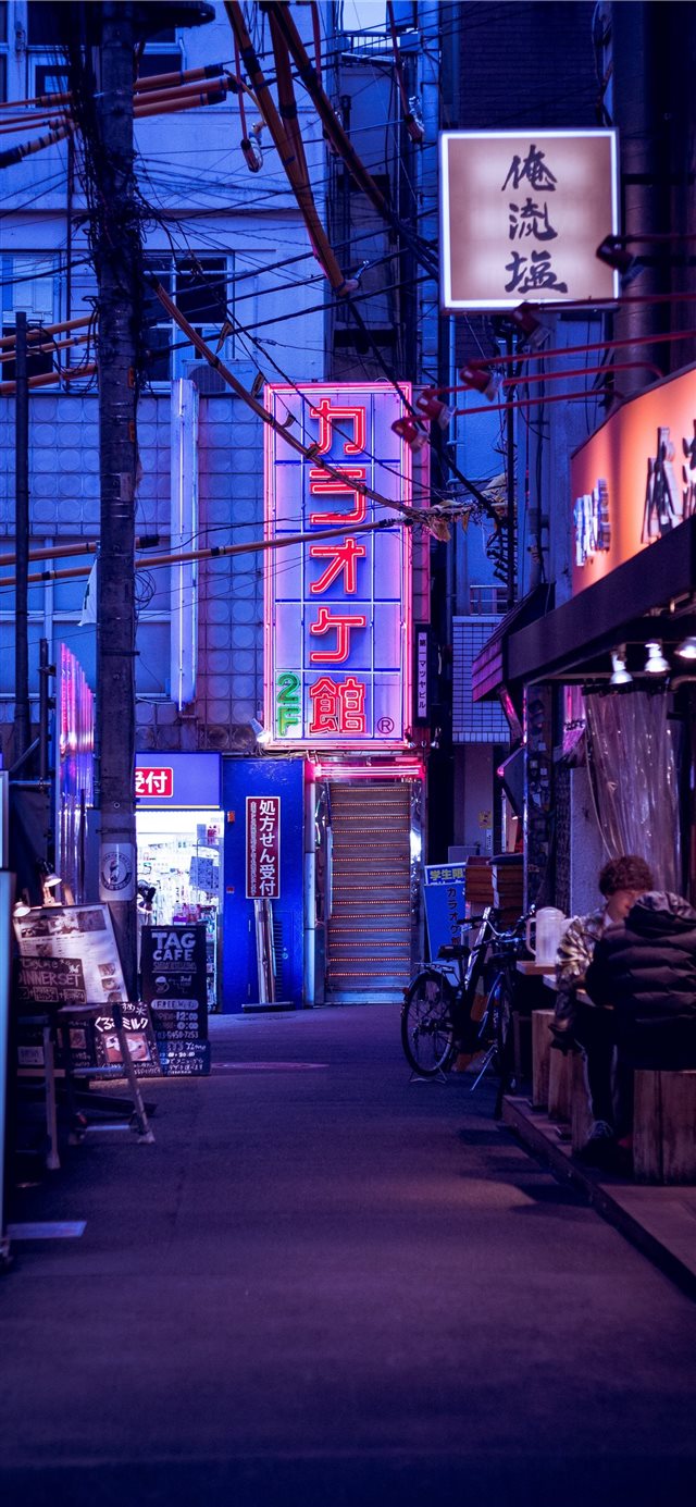 Tokyo has particularly compelling night sights  I ... iPhone X wallpaper 