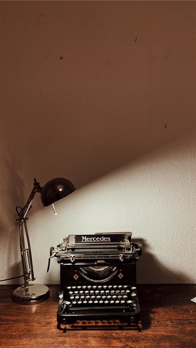 Typewriter iPhone SE wallpaper 