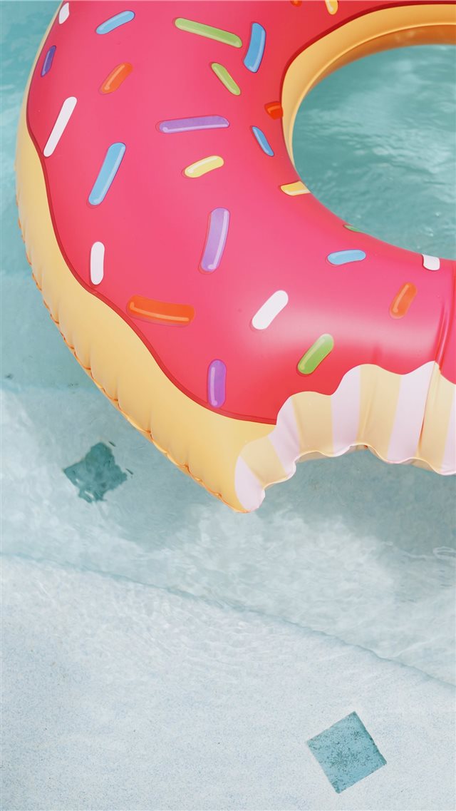 donut floatie in pool iPhone 8 wallpaper 