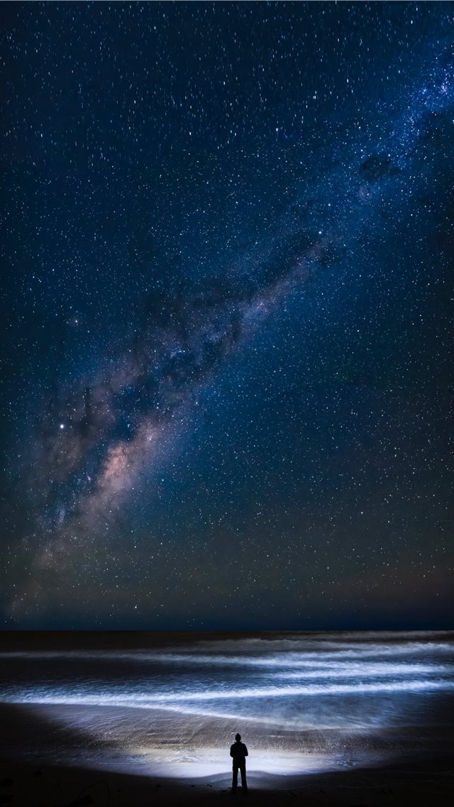 A clear moonless night allow the stars of the Milk... iPhone 8 wallpaper 