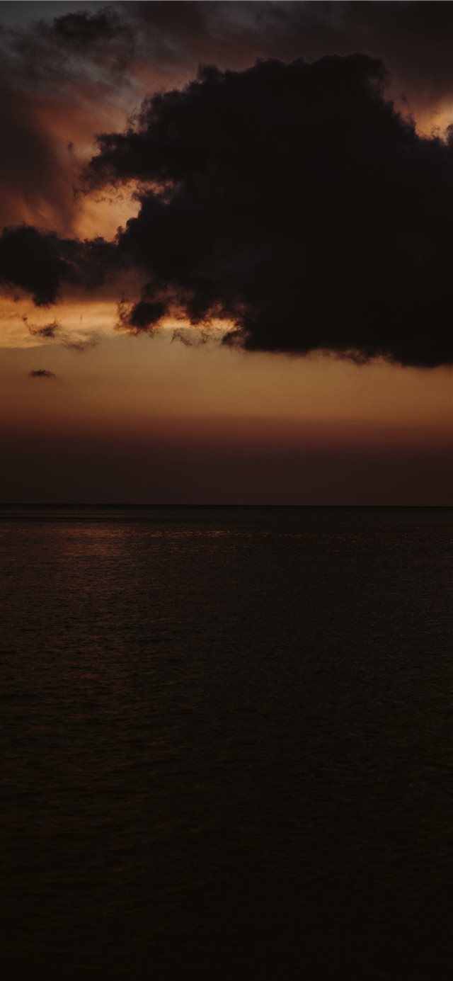 A shot from Hawaii at sunset  iPhone X wallpaper 