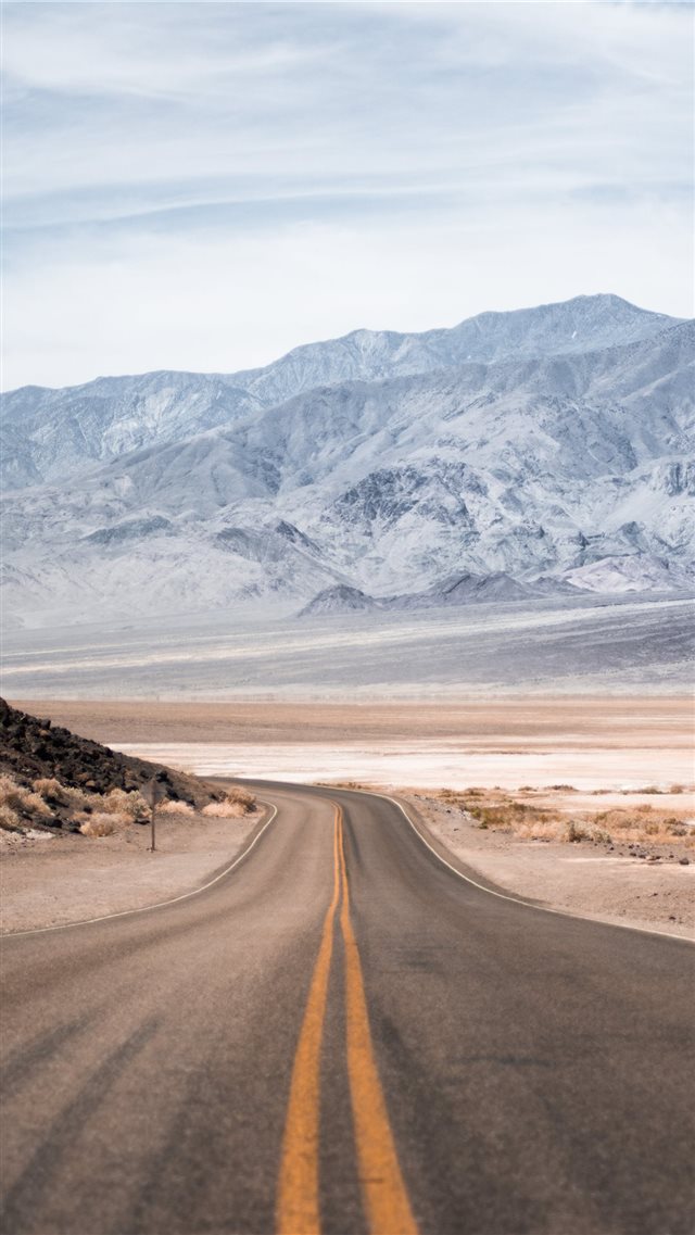 On the Badwater Basin  iPhone 8 wallpaper 