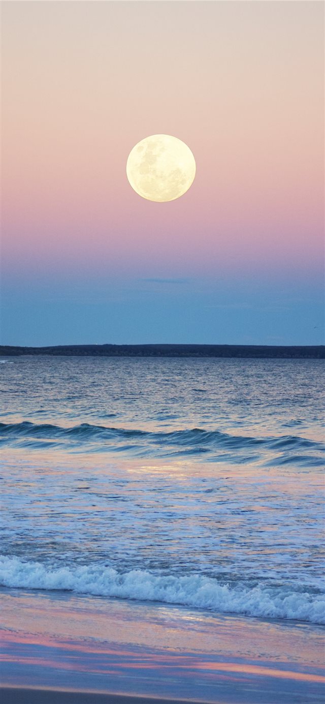 The nearly full moon rising over Jervis Bay  Austr... iPhone X wallpaper 