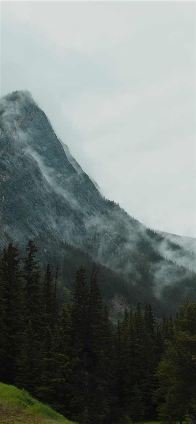 Mountains in Banff National Park iPhone X wallpaper 