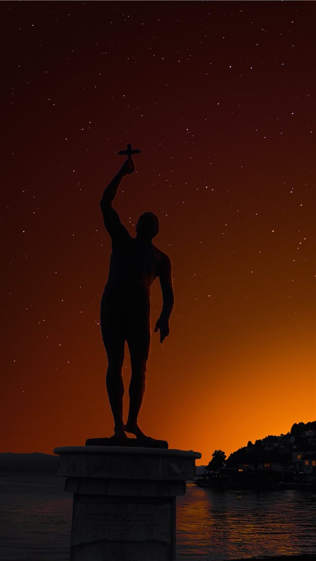 The monument “Catcher of the Cross” represents t... iPhone 8 wallpaper 