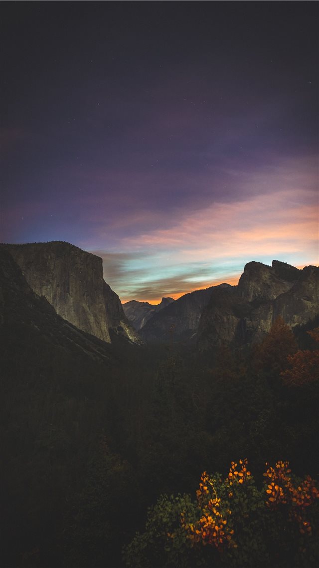 tall mountain in night sky iPhone 8 wallpaper 