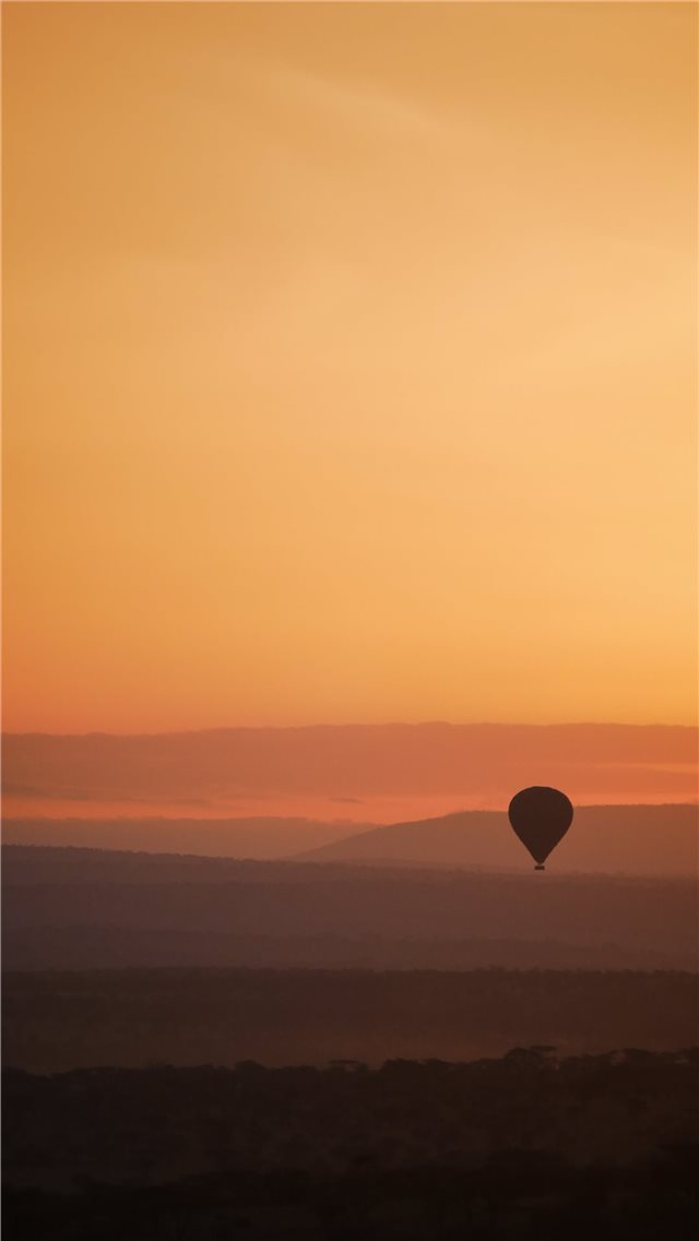 hot air balloon on mid air iPhone 8 wallpaper 