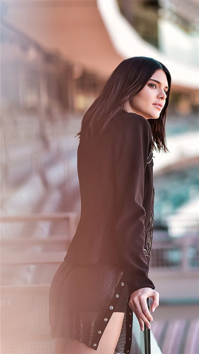 kendall jenner looking into distance iPhone 8 wallpaper 