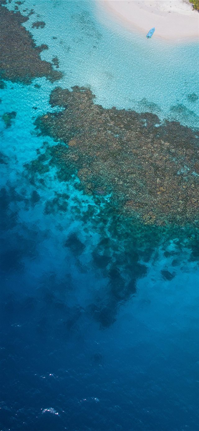 Maldivian lagoon  iPhone X wallpaper 