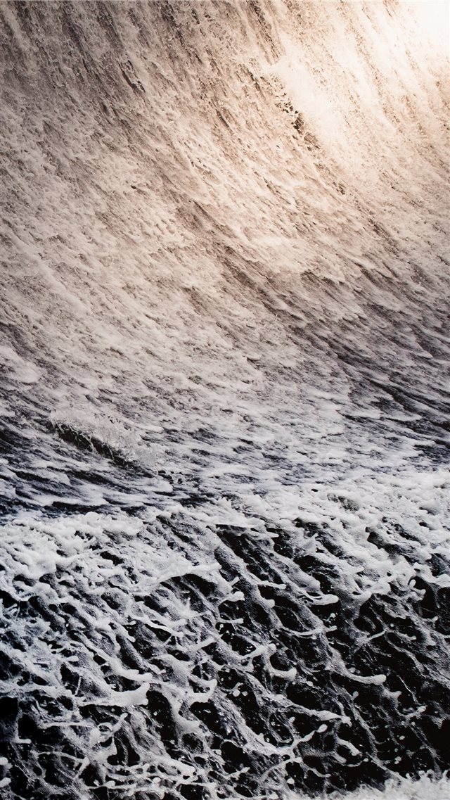 sea waves iPhone SE wallpaper 