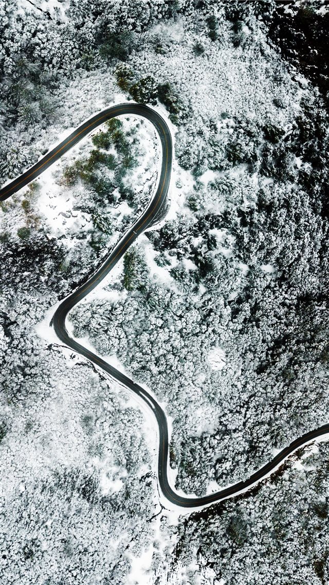 Snow in Santa Clara Valley near the city of San Jo... iPhone 8 wallpaper 