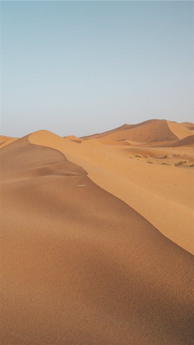 Sahara Desert in Morocco iPhone 8 wallpaper 