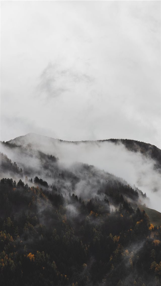 mountains covered with fogs iPhone 8 wallpaper 