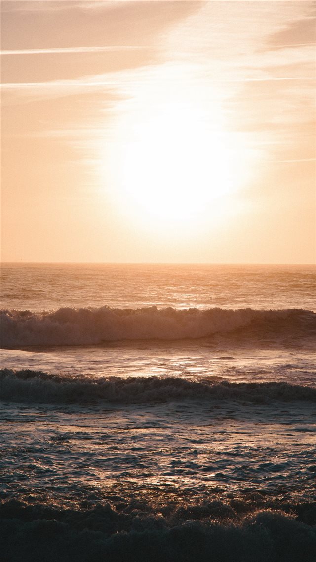 ocean waves during golden hour iPhone 8 wallpaper 