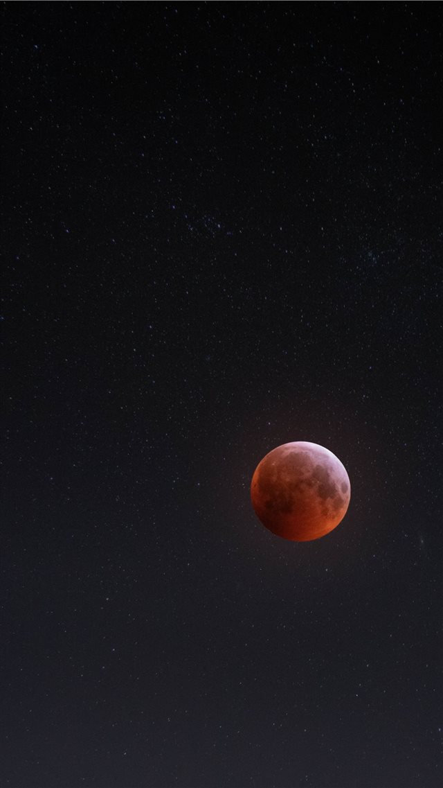 Earth's blood moon iPhone 8 wallpaper 