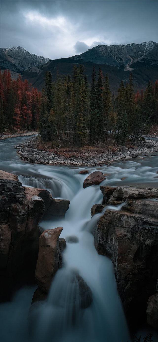 flowing water iPhone X wallpaper 