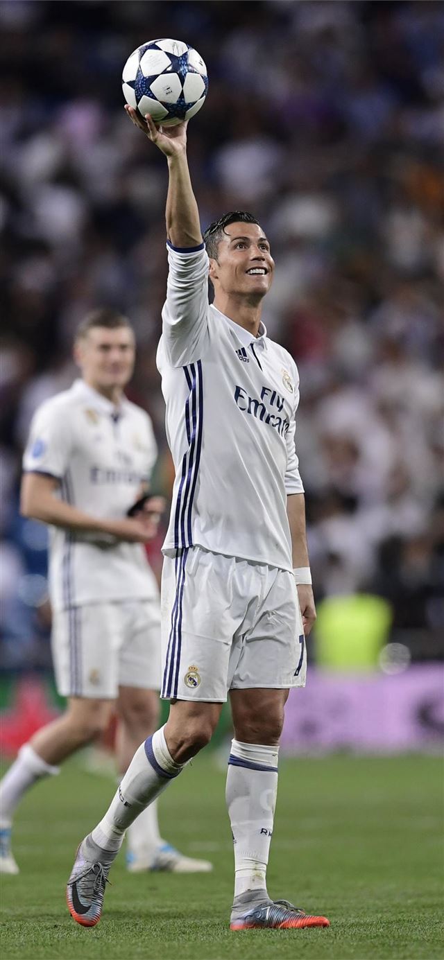 Cristiano Ronaldo praises Real Madrid's team ethic... iPhone 11 wallpaper 