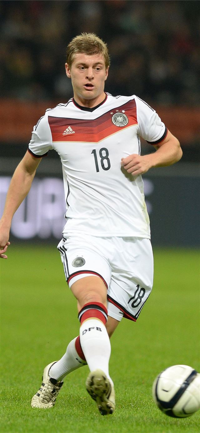 Toni Kroos on the Germany National Team iPhone X wallpaper 