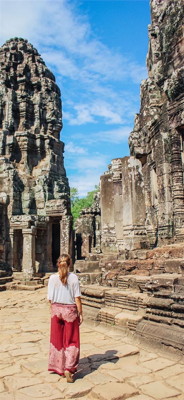 3 must see temples in Angkor Wat Siem Reap iPhone 11 wallpaper 