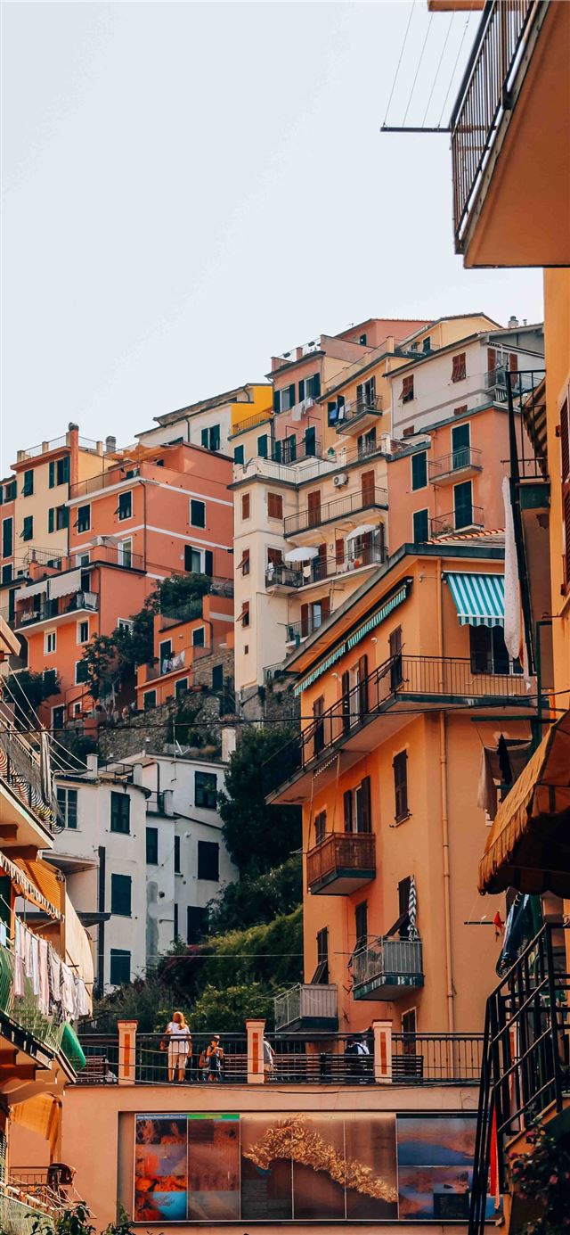A Guide to Exploring Cinque Terre iPhone X wallpaper 