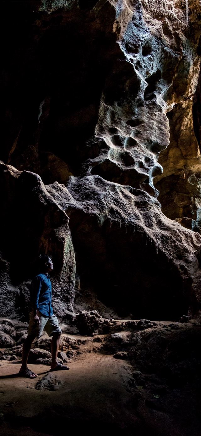Batu Caves iPhone X wallpaper 