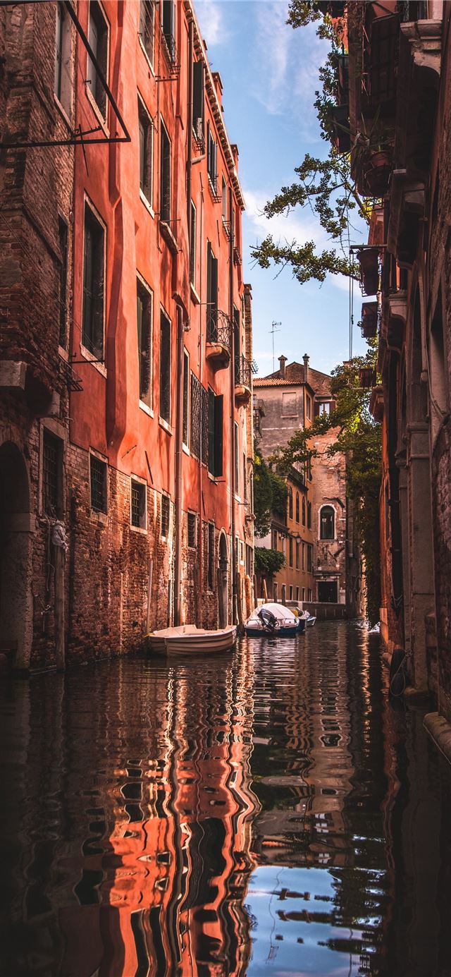 city buildings water canal venice iPhone X wallpaper 