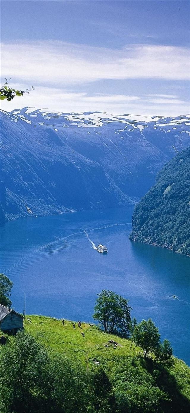 Geirangerfjord iPhone X wallpaper 
