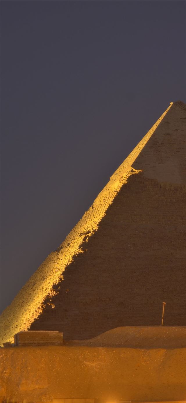 Great Pyramid of Giza iPhone 11 wallpaper 