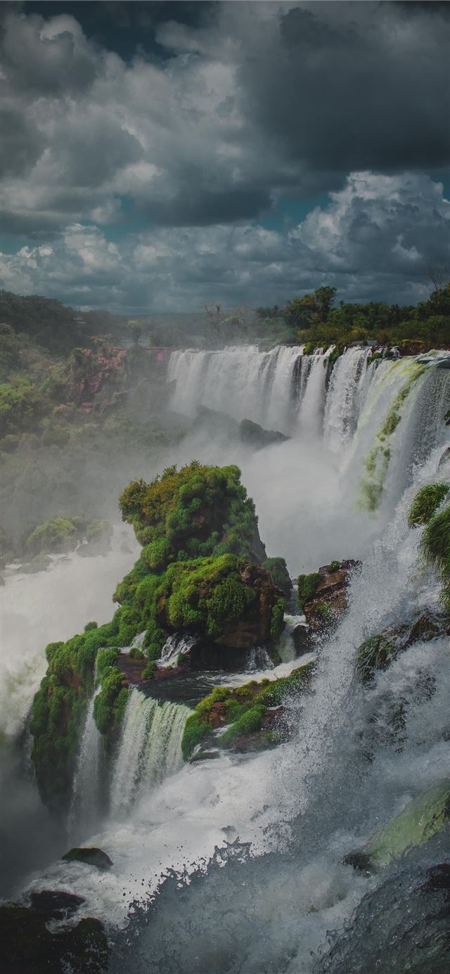 Iguazu Falls iPhone 11 wallpaper 